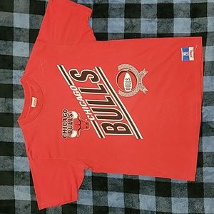 Vintage. Made in USA. Single-stitch. Chicago Bulls. Nutmeg Mills. XL